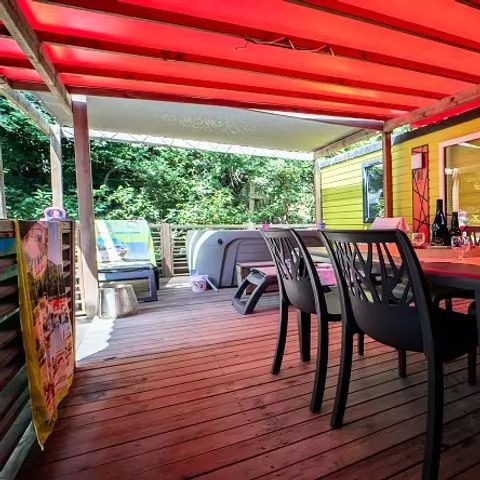 MOBILHOME 4 personnes - Duo Premium 3 Pièces 4 Personnes Jacuzzi + Climatisé + TV