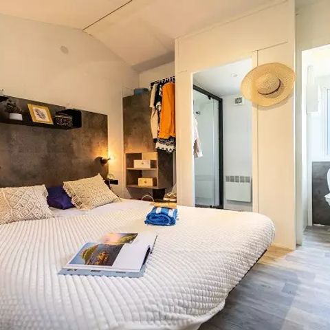MOBILHOME 4 personnes - Duo Premium 3 Pièces 4 Personnes Jacuzzi + Climatisé + TV