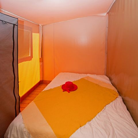 Tente en toile et en bois 5 personnes - Lodge sans sanitaires