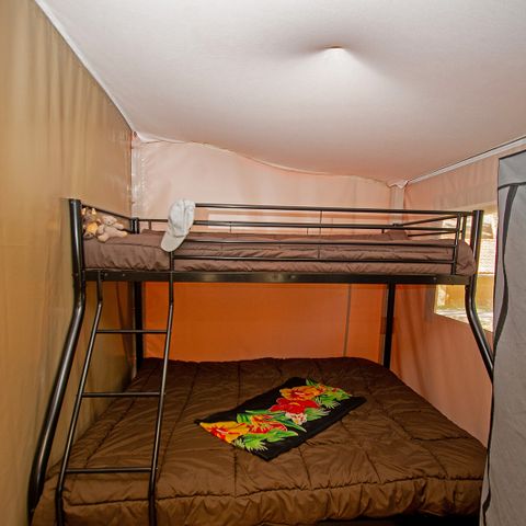 Tente en toile et en bois 5 personnes - Lodge sans sanitaires