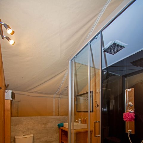 Tente en toile et en bois 5 personnes - Tente lodge premium avec sanitaires 5 personnes