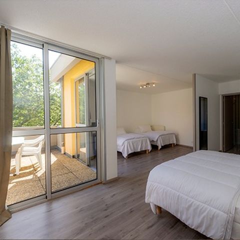 CHAMBRE 4 personnes - Chambre | 4 Pers. | Terrasse surélevée | TV
