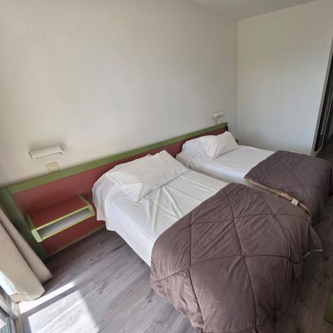 CHAMBRE 2 personnes - Terrasse surélevée | 1 SDB | TV