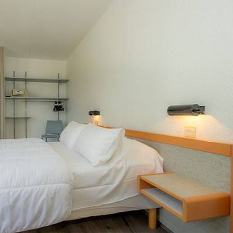 CHAMBRE 2 personnes - Terrasse surélevée | 1 SDB | TV