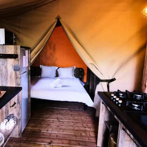 Tente en toile et en bois 5 personnes - Lodge Premium 3 Pièces 5 Personnes Climatisé