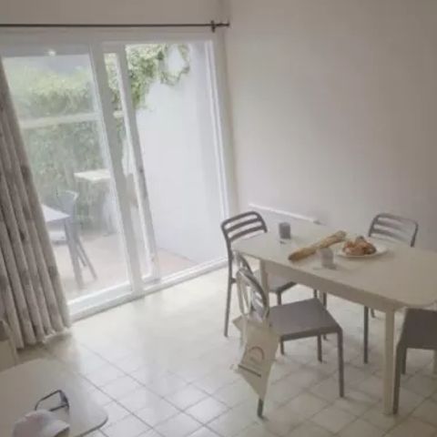 STUDIO 4 personnes - TV + lave vaisselle