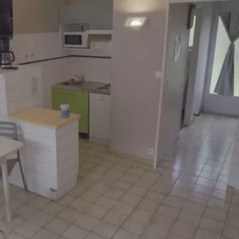 STUDIO 4 personnes - TV + lave vaisselle