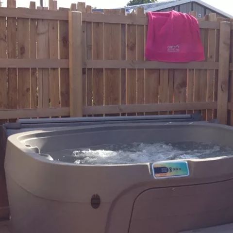 MOBILHOME 6 personnes - Trio Premium Plus Jaccuzzi + TV + Lave vaisselle