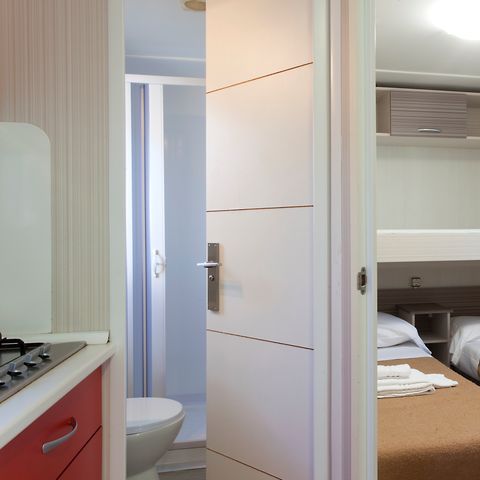 MOBILHOME 4 personnes - SENZA VISTA LAGO 24mq terrazzo/veranda chiuso