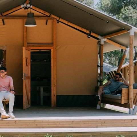 Tente en toile et en bois 5 personnes - Glamping Safari