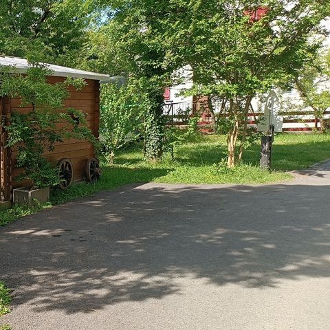 CHALET 2 personnes - Petit Chalet bois dortoir (sans cuisine, ni eau)