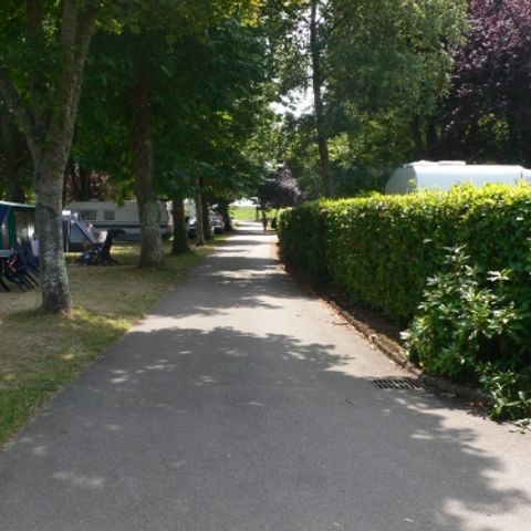 Emplacement - Emplacement + voiture + douches chaudes + électricité 15A