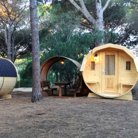 HÉBERGEMENT INSOLITE 4 personnes - BELLA TENT BARRIQUE - Sans sanitaires