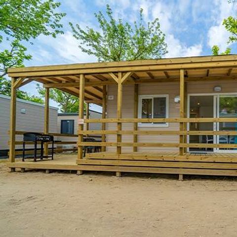 Bungalow 4 personnes - Mobil-home | Premium | 2 Ch. | 4 Pers. | Terrasse surélevée | 2 SDB | Clim. | TV