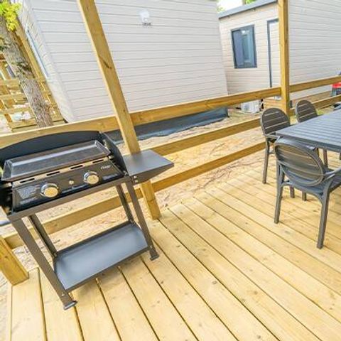 Bungalow 4 personnes - Mobil-home | Premium | 2 Ch. | 4 Pers. | Terrasse surélevée | 2 SDB | Clim. | TV