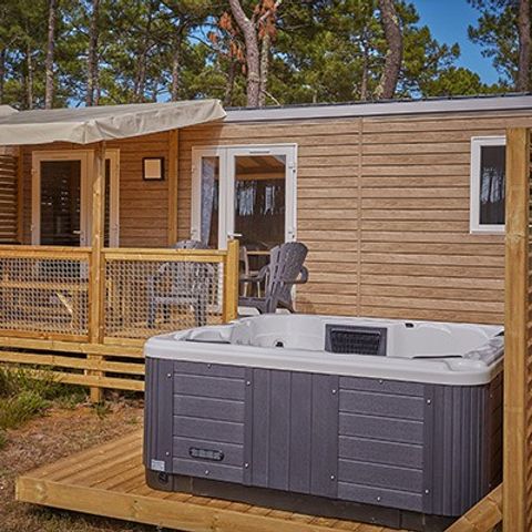MOBILHOME 6 personnes - Premium Exclusive | 3 Ch. | 6 Pers. | Terrasse surélevée | Jacuzzi | Clim. | TV