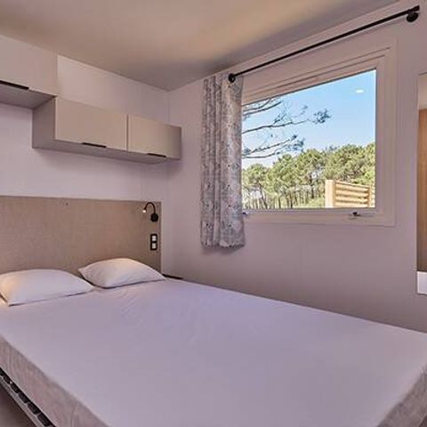 MOBILHOME 6 personnes - Mobil-home | Premium Exclusive | 3 Ch. | 6 Pers. | Terrasse surélevée | Jacuzzi | 1 SDB | Clim. | TV