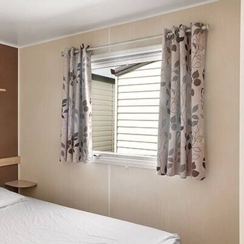 MOBILHOME 4 personnes - Comfort | 2 Ch. | 4 Pers. | Terrasse surélevée | 1 SDB | TV