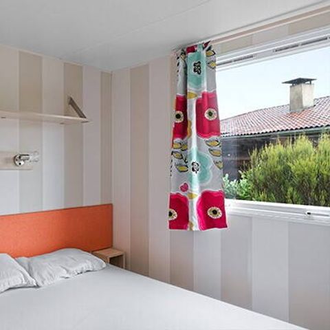 BUNGALOW 6 personnes - Mobil-home | Comfort | 2 Ch. | 4/6 Pers. | Terrasse surélevée | Clim.