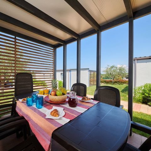 MOBILHOME 4 personnes - Comfort | 2 Ch. | 4 Pers. | Terrasse surélevée | 2 SDB | Clim. | TV