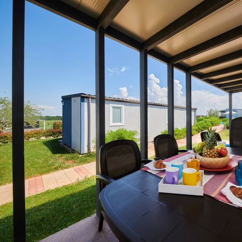 MOBILHOME 4 personnes - Comfort | 2 Ch. | 4 Pers. | Terrasse surélevée | 2 SDB | Clim. | TV