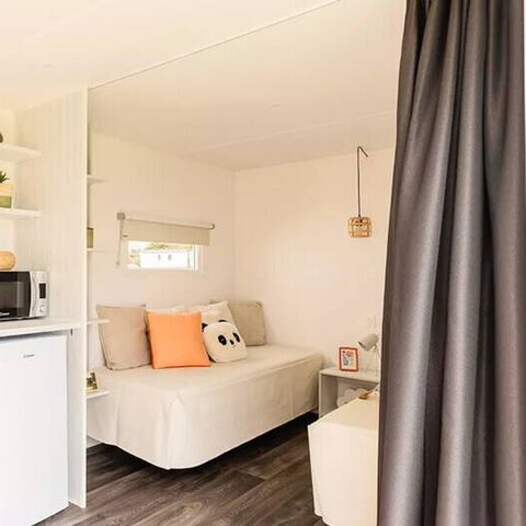 Tente en toile et en bois 4 personnes - Coco Sweet | 2 Ch. | 4 Pers. | Terrasse surélevée | 1 SDB | Clim. | TV