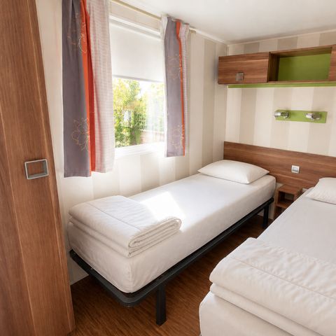 MOBILHOME 4 personnes - Mobil-Home Confort+ 2 ch. - Terrasse couverte - 30 m2
