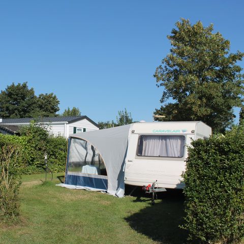 Emplacement - Confort - Avec électricité - 5 pers max