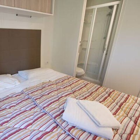 MOBILHOME 4 personnes - Mobil-home | Comfort | 2 Ch. | 4 Pers. | Terrasse surélevée | 2 SDB | Clim.