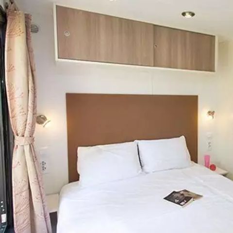 MOBILHOME 6 personnes - Comfort | 2 Chambres | Capacité 4-6 personnes | Terrasse semi couverte | 1 Salle de bain | Climatisation
