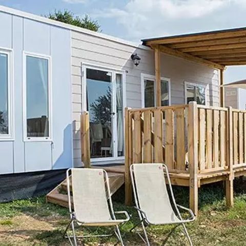 MOBILHOME 6 personnes - Comfort | 2 Chambres | Capacité 4-6 personnes | Terrasse semi couverte | 1 Salle de bain | Climatisation