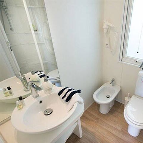 MOBILHOME 4 personnes - Comfort | 2 Ch. | 4 Pers. | Terrasse surélevée | Clim.