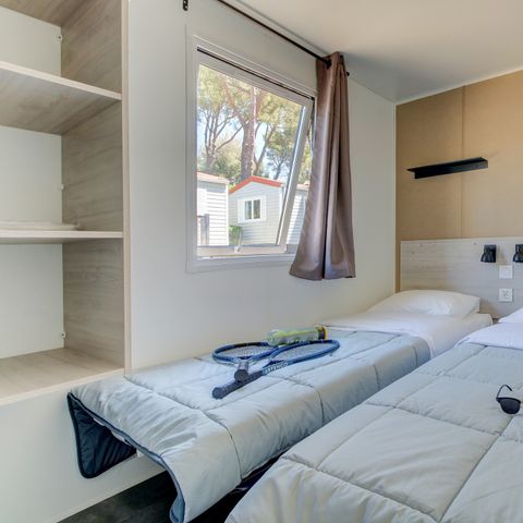 Mobilhome 4 personnes - Mobil-home | Classic XL | 2 Ch. | 4 Pers. | Terrasse surélevée | 2 SDB | Clim. | TV
