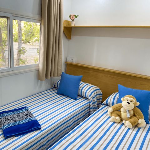 Bungalow 4 personnes - COTE D’AZUR (4 PAX) maximum 2 adults and 2 kids.