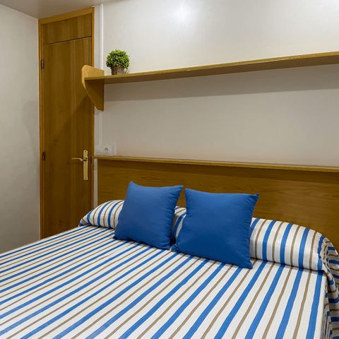 Bungalow 4 personnes - COTE D’AZUR (4 PAX) maximum 2 adults and 2 kids.