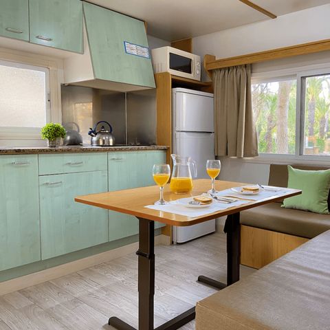 Bungalow 4 personnes - COTE D’AZUR (4 PAX) maximum 2 adults and 2 kids.