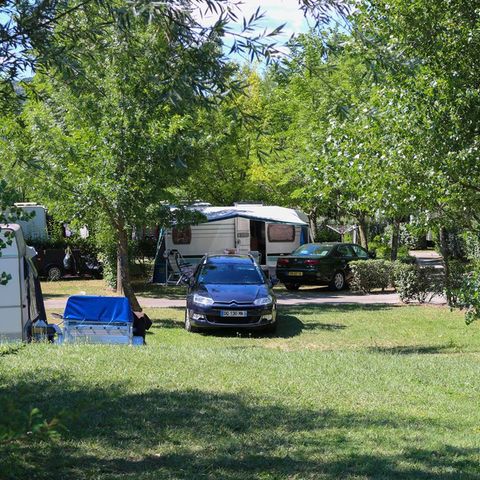 Emplacement - CONFORT - tente - caravane - camping-car