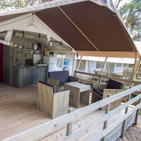 Tente en toile et en bois 5 personnes - Luxe Safaritent Sanitaire