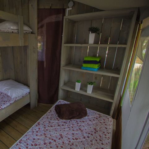 Tente en toile et en bois 4 personnes - Safaritent sanitair + airco (4P)