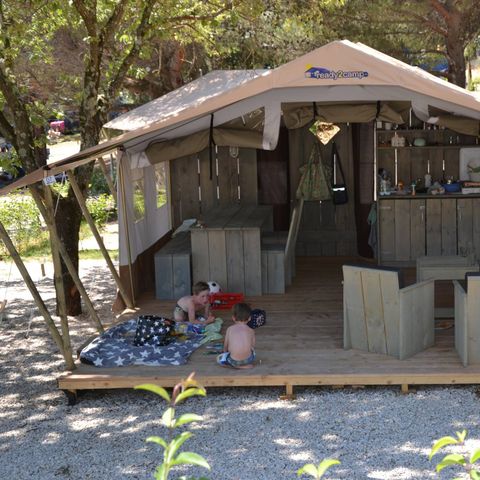Tente en toile et en bois 5 personnes - Luxe Safaritent Sanitaire