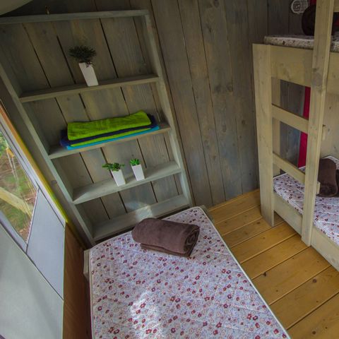 Tente en toile et en bois 5 personnes - Luxe Safaritent Sanitaire