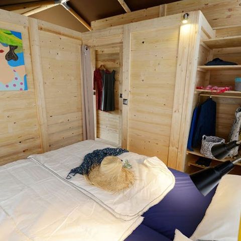 Tente en toile et en bois 5 personnes - Tente safari coucher de soleil + sanitaires + air conditionné (6P)