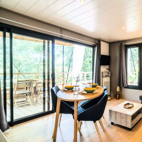 Tente en toile et en bois 5 personnes - Lodge Kabane sur Pilotis 3 Pièces 5 Personnes Climatisé + TV