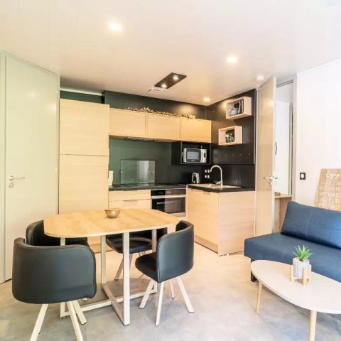 Tente en toile et en bois 4 personnes - Lodge Kabane sur Pilotis 3 Pièces 4 Personnes Climatisé + TV