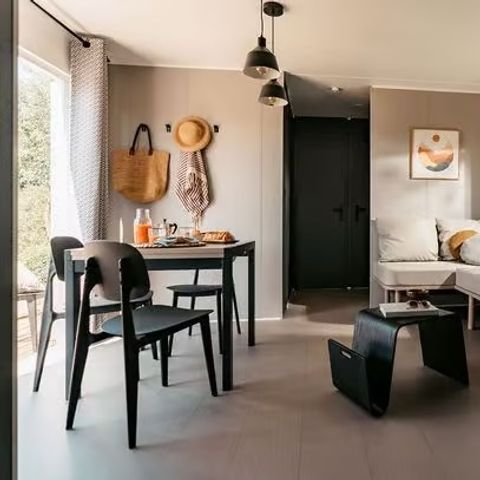 MOBILHOME 8 personnes - Comfort | 4 Ch. | 6/8 Pers. | Terrasse surélevée | Outdoor kitchen | 2 SDB | Clim.