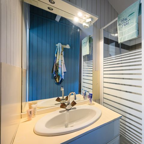 CHALET 4 personnes - D/ CHALET CONFORT 1 ch. 2/4 pers. - 25m2 - terrasse parasol