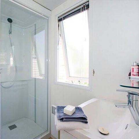 MOBILHOME 4 personnes - Classic | 2 Ch. | 4 Pers. | Terrasse surélevée | 1 SDB
