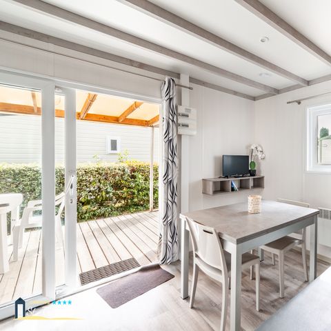 CHALET 4 personnes - Chalet Confort 26.5m² (2 chambres) + terrasse couverte + TV