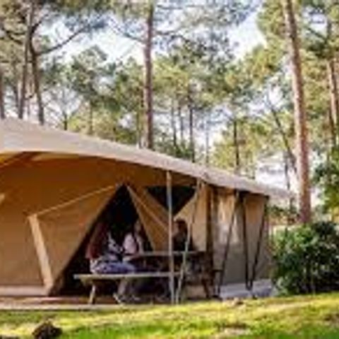 TENTE TOILE ET BOIS 4 personnes - plancher bois, 2 chambres, cuisine équipée, terrasse