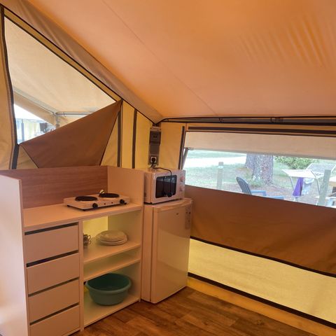 TENTE TOILE ET BOIS 4 personnes - plancher bois, 2 chambres, cuisine équipée, terrasse